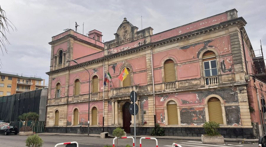 Riposto, al via il restauro dello storico Nautico: studenti trasferiti al Geometra