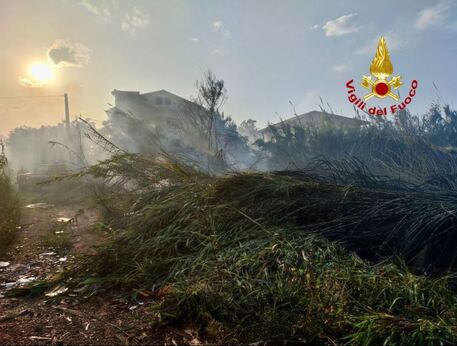 Roghi a Catania, disagi anche per l’aeroporto