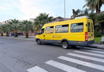 Riposto, ripartito il trasporto scolastico. A novembre i lavori alla Pirandello