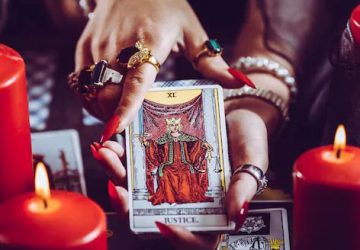 La cartomanzia: come funziona, qual &egrave; la legislazione in Italia e perch&eacute; l&rsquo;attivit&agrave; &egrave; in crescita