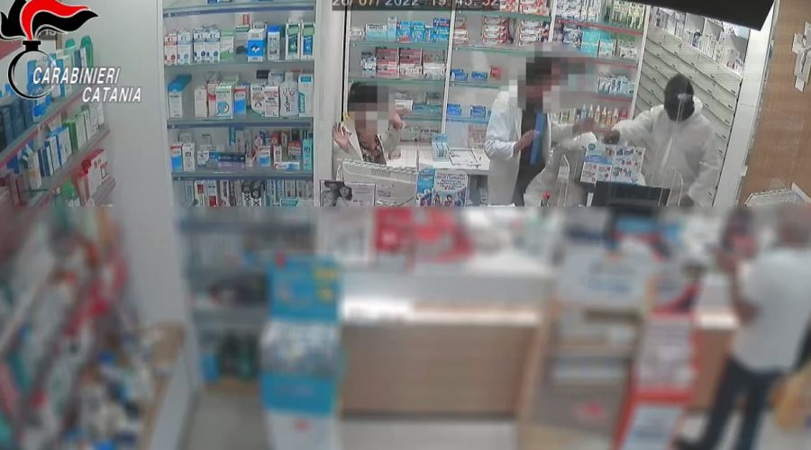 Rapinano farmacia ad Aci Catena: arrestati due 45enni VIDEO