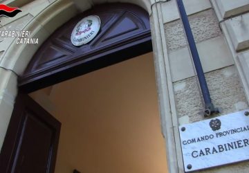 Sorpreso con droga, pistola e 3.500 euro falsi: arrestato 24enne