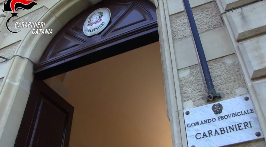 Sorpreso con droga, pistola e 3.500 euro falsi: arrestato 24enne