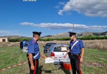 Apposti i sigilli su una discarica abusiva di autovetture fuori uso: denunciati i tre proprietari del fondo