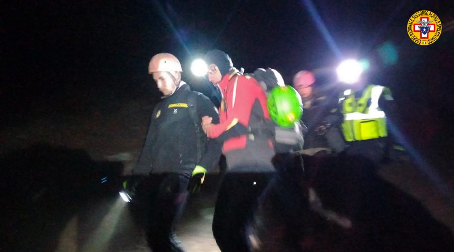 Etna, recuperati due turisti francesi dispersi nella zona della Torre del Filosofo