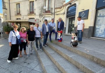 Giarre, da lunedi in piazza Arcoleo, i vasi decorativi dell'associazione L'Agor&agrave;