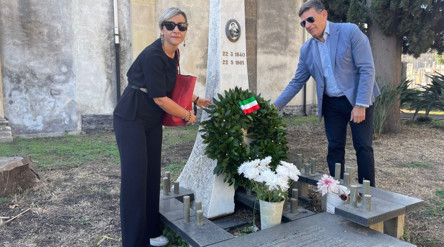 Giarre, deposizione delle corone di alloro a 4 uomini illustri della città