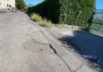 Giarre come Beirut: con le strade dilianate dalle buche. Pericoli in ogni angolo