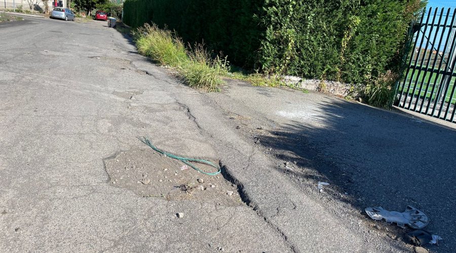 Giarre come Beirut: con le strade dilianate dalle buche. Pericoli in ogni angolo
