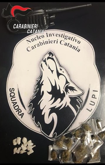 I Lupi &ldquo;intercettano&rdquo; e arrestano un pusher in azione