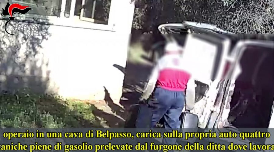 “Preleva” carburante in ditta: arrestato un 63enne