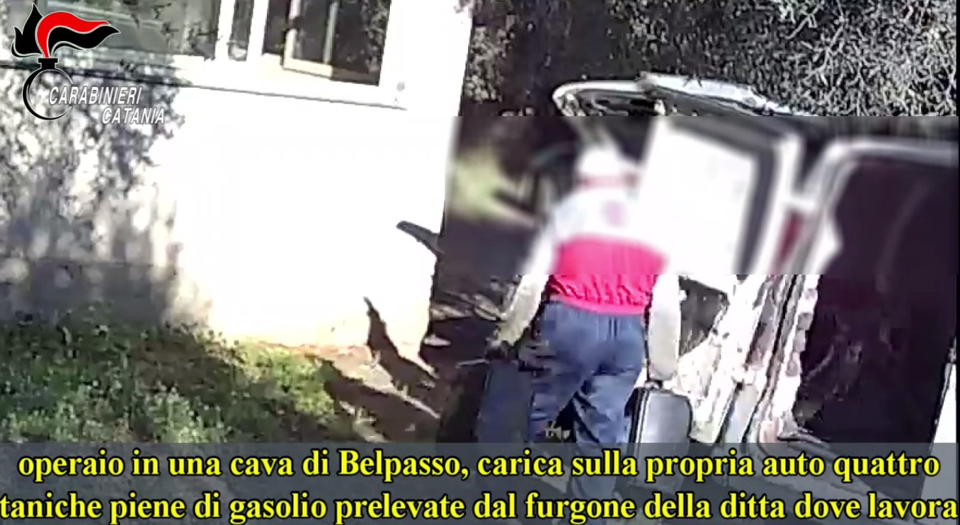 “Preleva” carburante in ditta: arrestato un 63enne