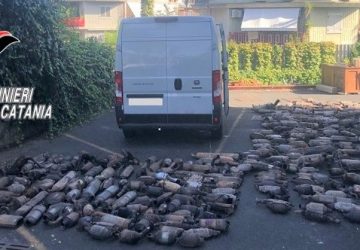 Sequestrati quasi 400 catalizzatori su un Ducato: due campani denunciati dai Carabinieri