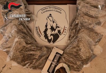 Droga nascosta sui sedili posteriori della macchina. Arrestato pregiudicato 47enne