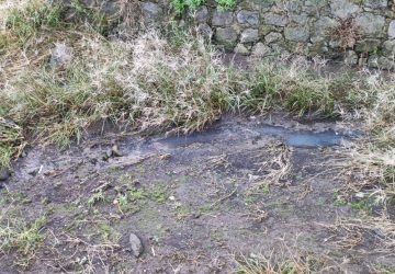 Riposto, gli abitanti di via Vespri esasperati per il fetore della fogna. I reflui arrivano da Giarre