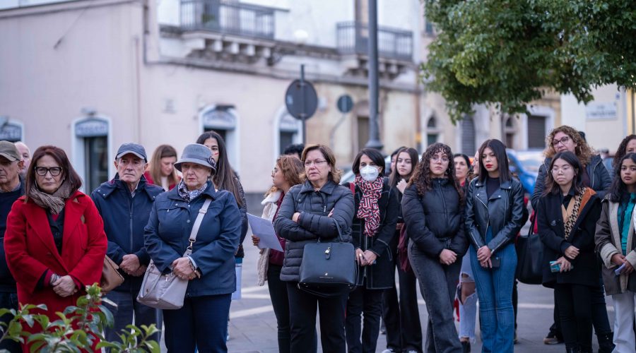 Giarre, associazioni e giovani in piazza contro la violenza alle donne