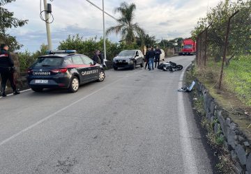 Riposto, incidente auto-scooter sulla provinciale per Carruba