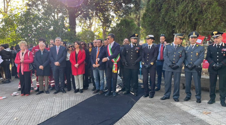 Giarre, manifestazione per la giornata contro la violenza sulle donne: il disappunto di un genitore