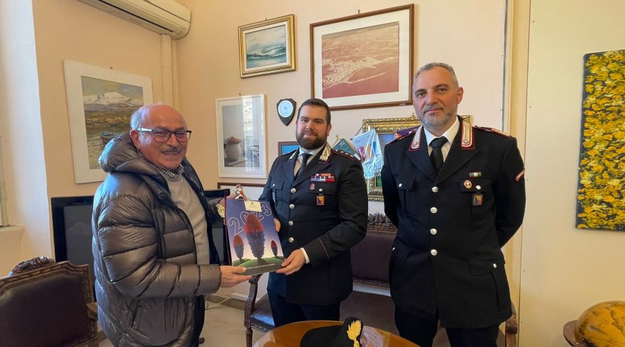 Riposto, conviviale natalizio in municipio con i vertici dell’Arma