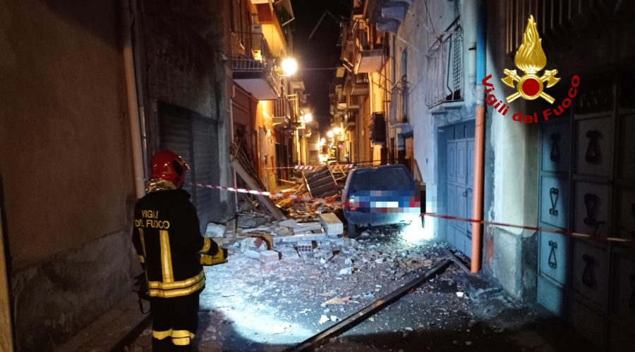 Adrano, esplode una bombola gpl: 2 feriti