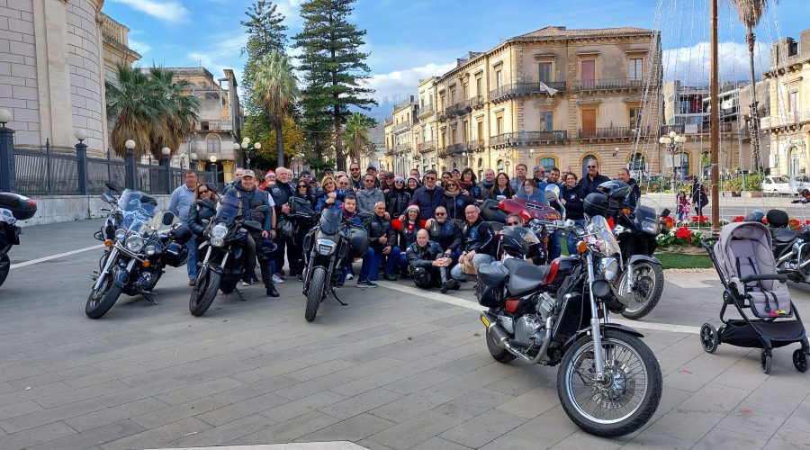Giarre, in piazza Duomo moto solidali
