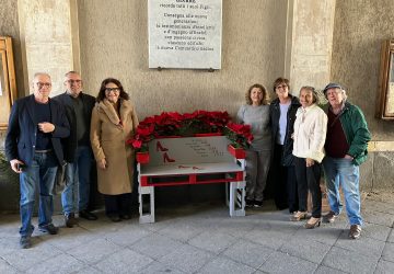 Giarre, in municipio una panca in memoria delle cinque vittime di femminicidio