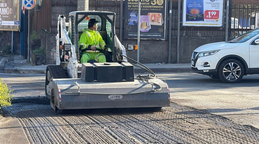 Miracolo di Natale a Giarre: partiti i lavori per la manutenzione delle strade VIDEO