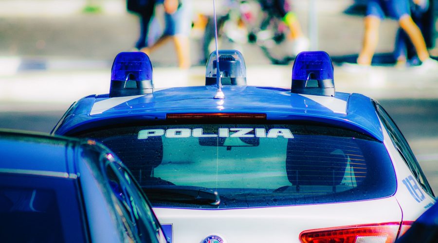 Minaccia sui social ex moglie e il figlio: arrestato