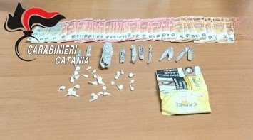 Beccato al tavolo da gioco con la droga negli slip: arrestato spacciatore