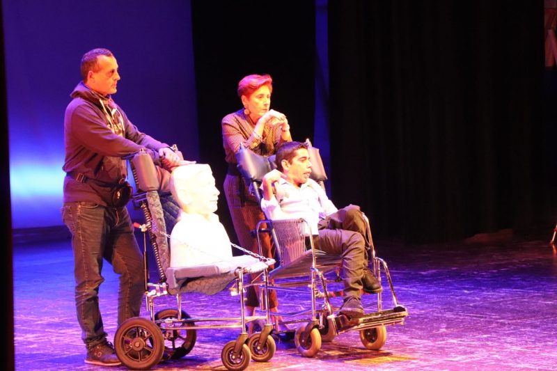 Successo per lo spettacolo di Nèon con attori disabili