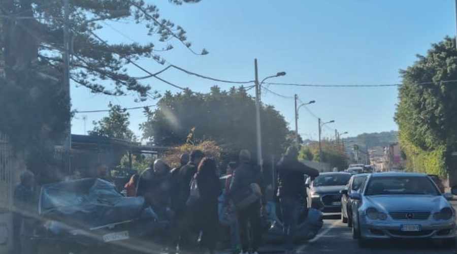 Statale 114, grave incidente tra Acitrezza e Acicastello