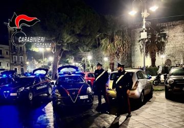 Vigilanza dei Carabinieri nelle vie del centro