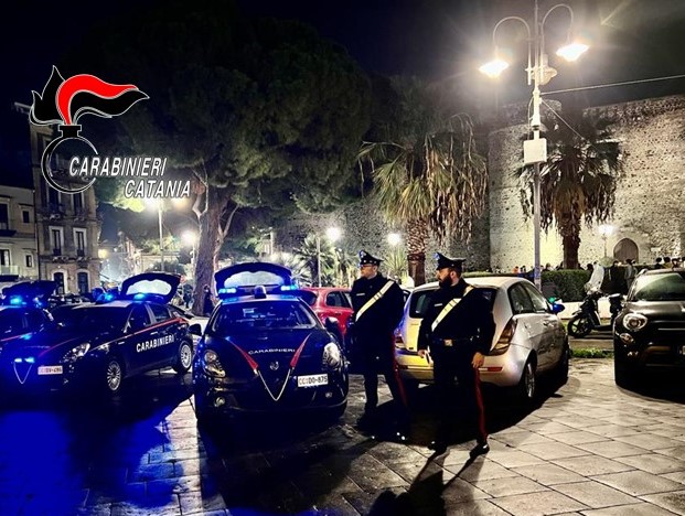 Vigilanza dei Carabinieri nelle vie del centro