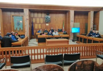 Giarre, il sindaco "carota e bastone" con la Polizia locale