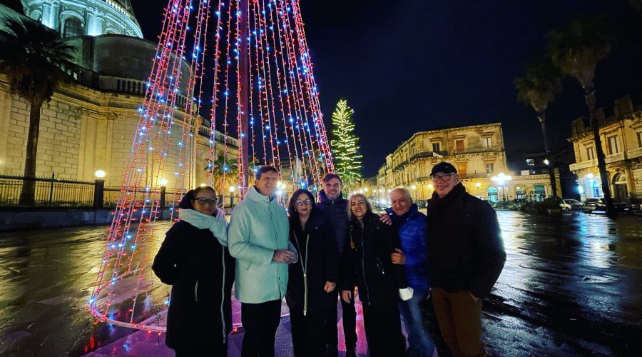 Giarre, inaugurate da sindaco e Giunta le luminarie natalizie