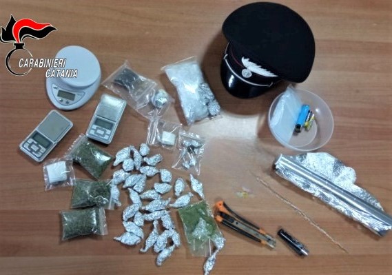 Il padre tenta di “aiutare” il figlio spacciatore: lui denunciato ed il ragazzo arrestato