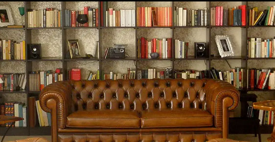 Divani artigianali: gli interior designer premiano lo stile british dei modelli Chesterfield