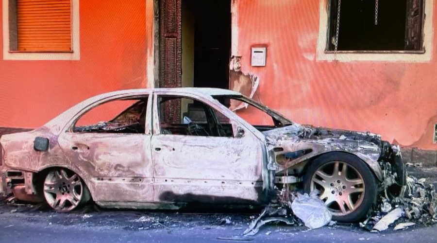 Santa Venerina, duplice incendio auto di natura dolosa