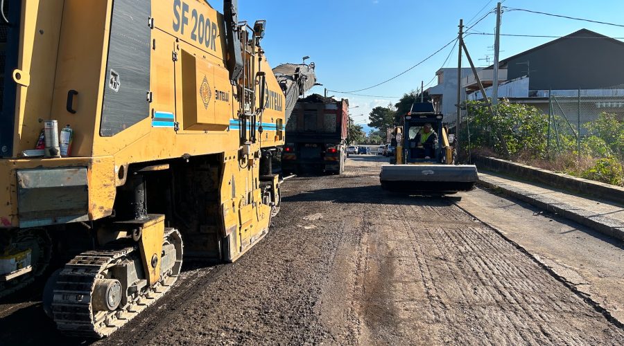 Giarre, riprende oggi da via Silvio Pellico la bitumazione delle strade disastrate