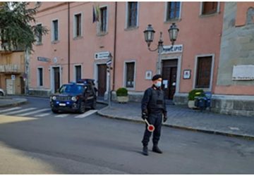 Francavilla di Sicilia, aggredisce gli anziani genitori: arrestato 57enne