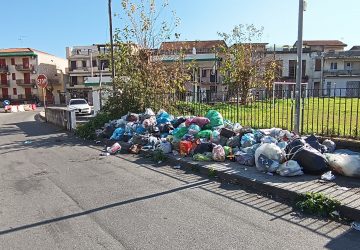Mascali, discariche a cielo aperto e incendi. È emergenza rifiuti dal centro alle periferie