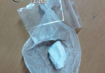 Beccati con la pietra di "coca": arrestati due fratelli