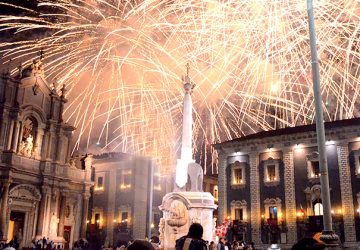 Capodanno, il bollettino della notte. Un bambino morso al volto da un cane