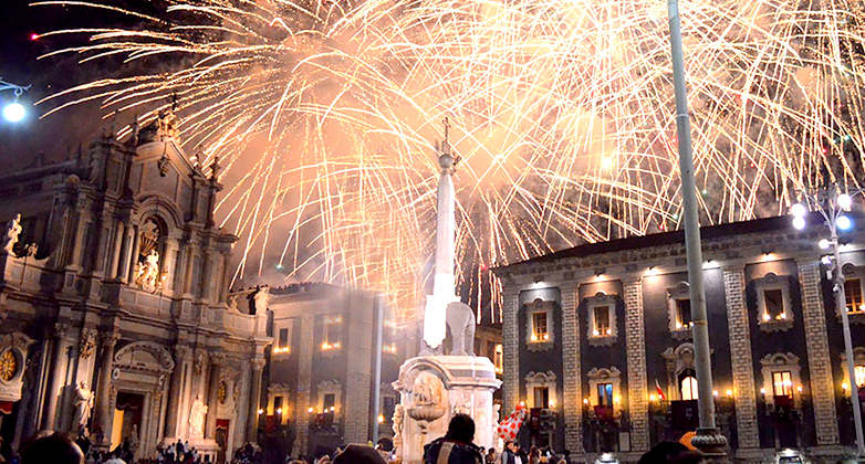 Capodanno, il bollettino della notte. Un bambino morso al volto da un cane