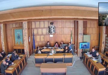 Giarre e il dissesto: difficile uscire dal tunnel. "Il sindaco Cantarella non risana l'Ente"