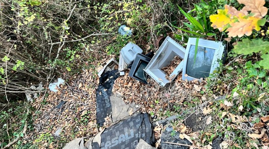 Sant’Alfio, allarme discariche: rifiuti nocivi nei torrenti