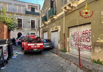 Crolla a Catania il solaio di un edifidio di via Merlo: ferita una donna