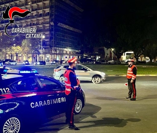 Controlli contro l’illegalità diffusa in centro: denunce, sanzioni ad attività commerciali