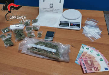 Faceva la spola per prendere la &ldquo;roba&rdquo;: pusher arrestato