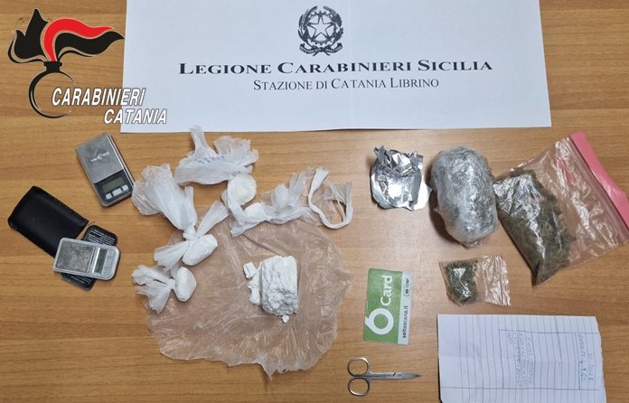 Arrestato un 35enne con assortimento di droga nell’armadio